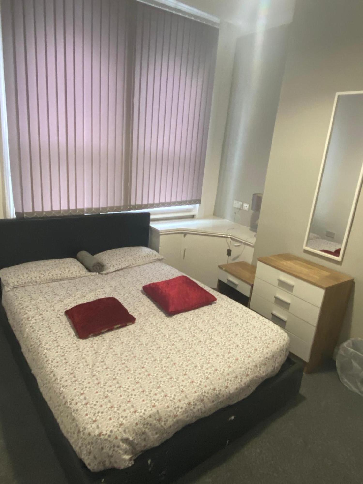 Happy Homes Stoke-on-Trent Eksteriør bilde